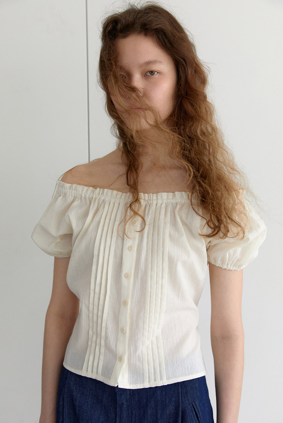 10th / pintuck shoulder blouse - creamBRENDA BRENDEN